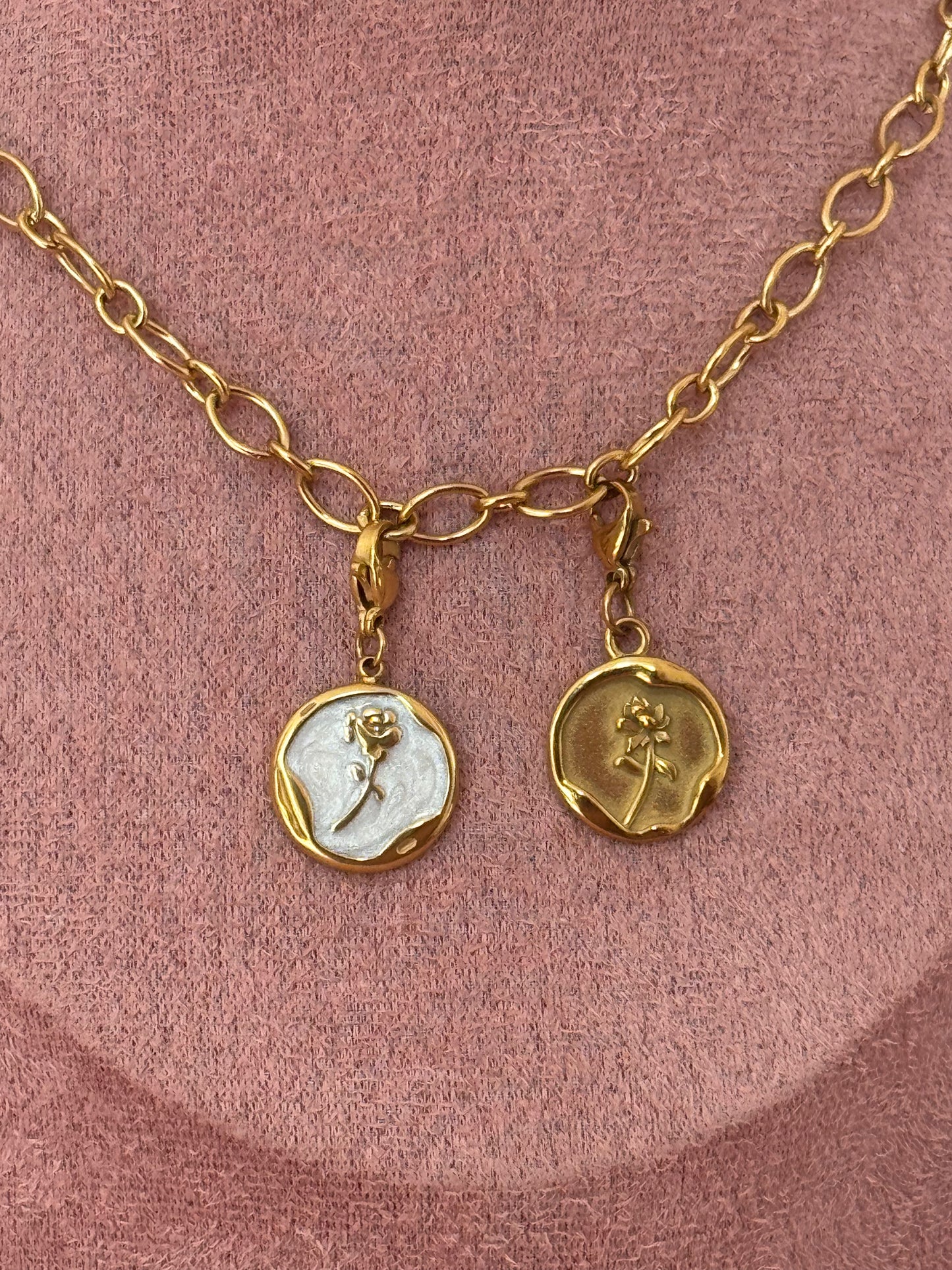Charm: Round Rose