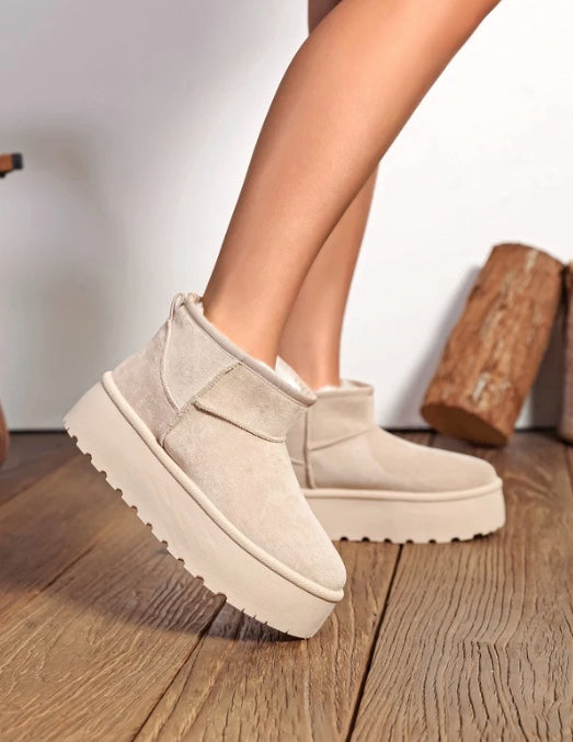 Mini fur-lined boots Beige