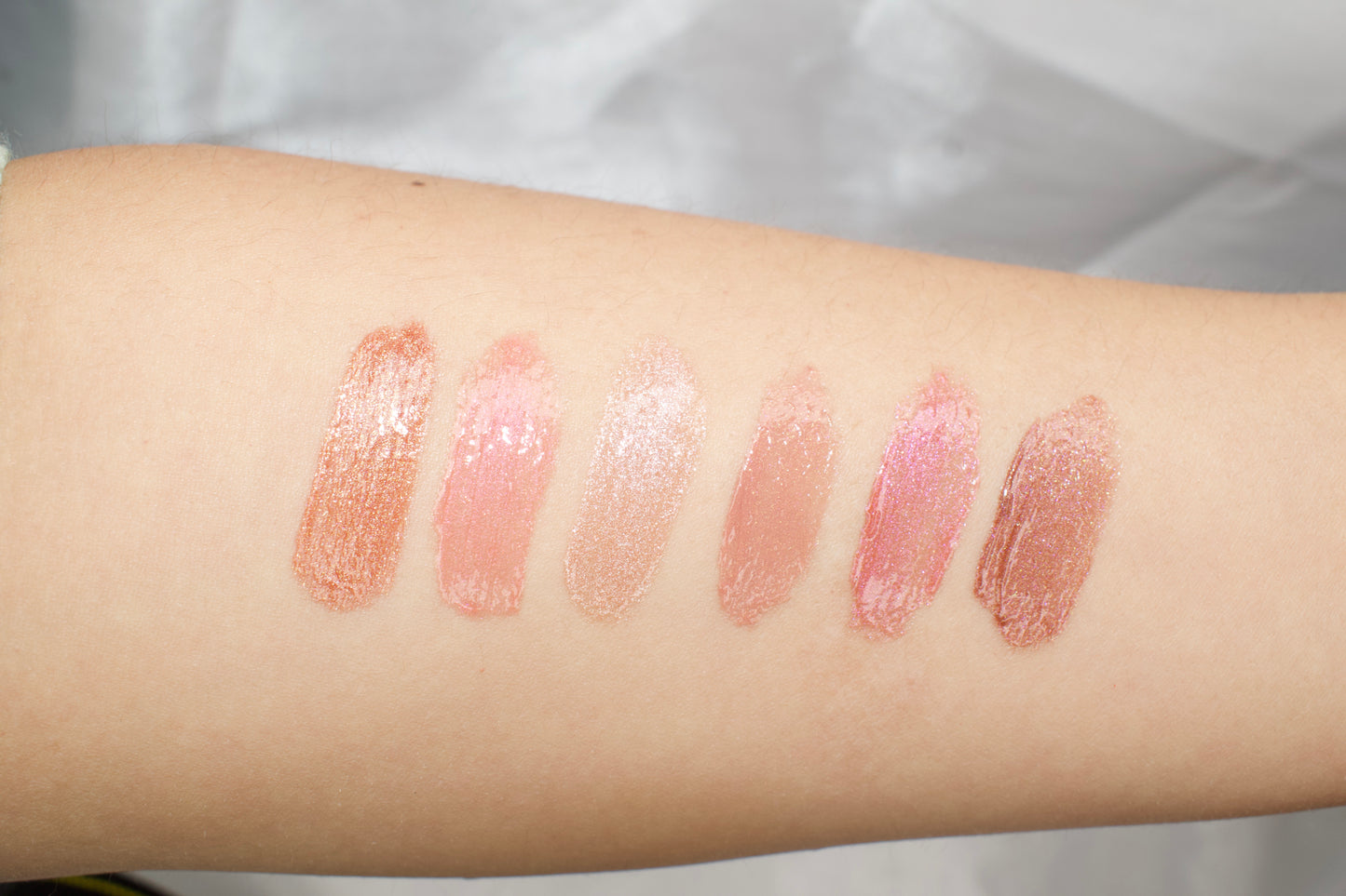 Bloom Kiss - Shimmer Lip Gloss