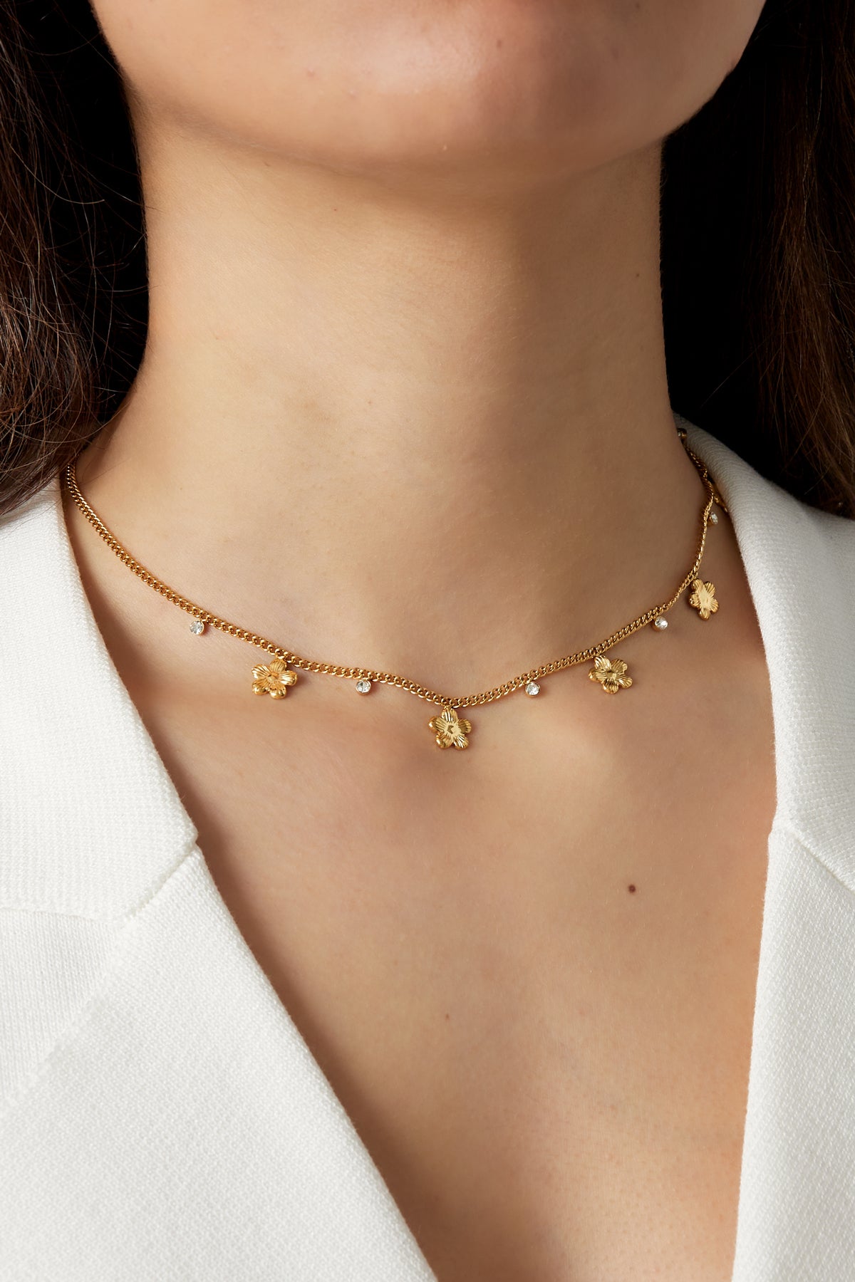 gleaming flower necklace