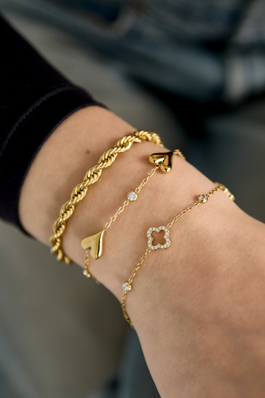 Bracelet with openwork and inlaid clovers and stones