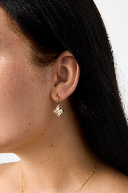Stainless steel dangle earrings with a four-leaf clover, simple everyday jewelry from the Simple series for women.