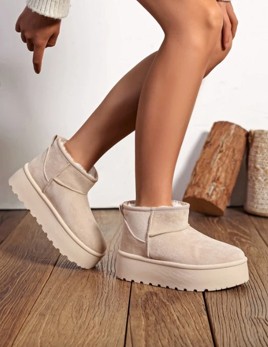 Mini fur-lined boots Beige