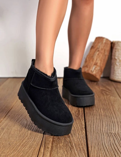 Mini fur-lined boots Black