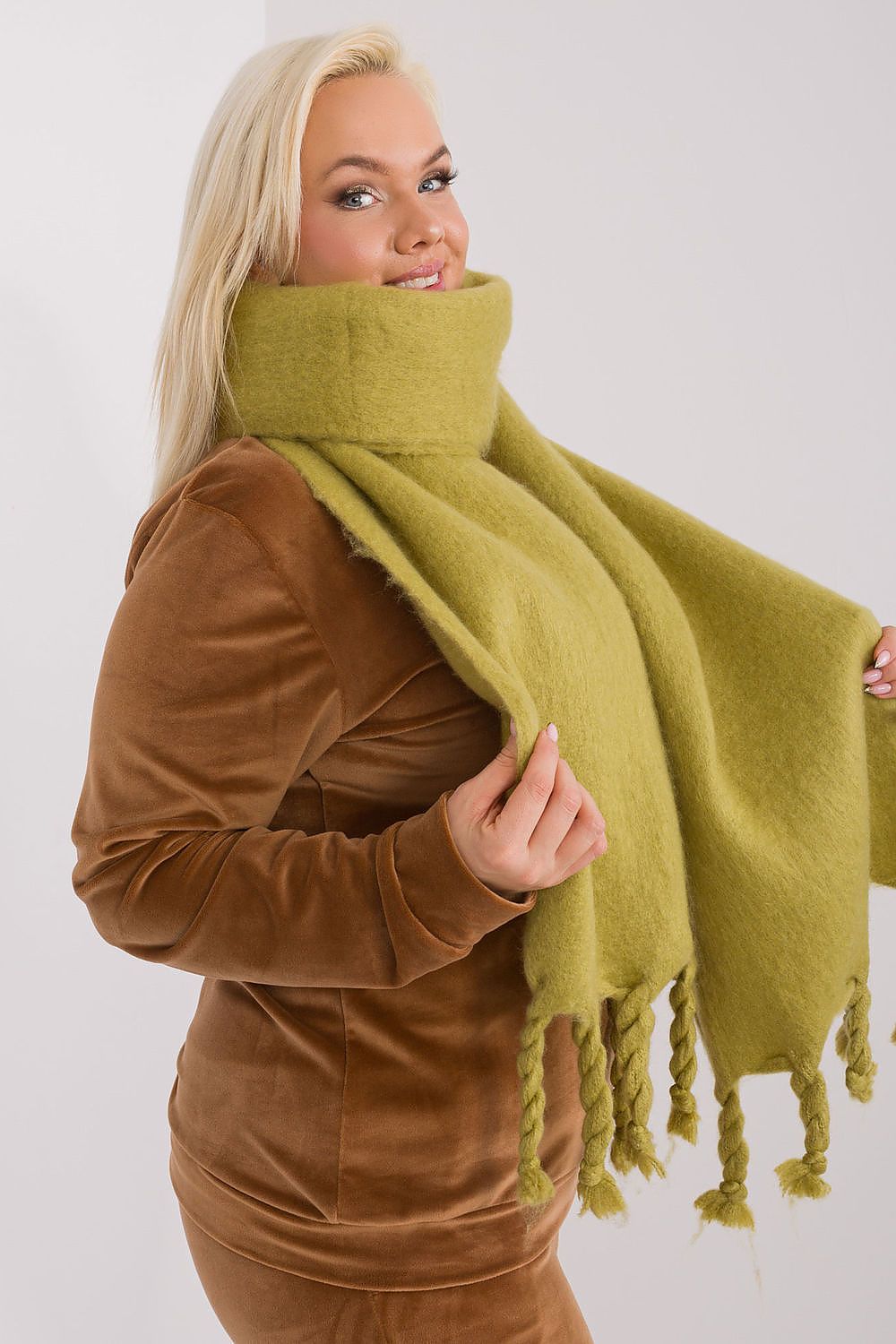  Shawl model 190570 AT 