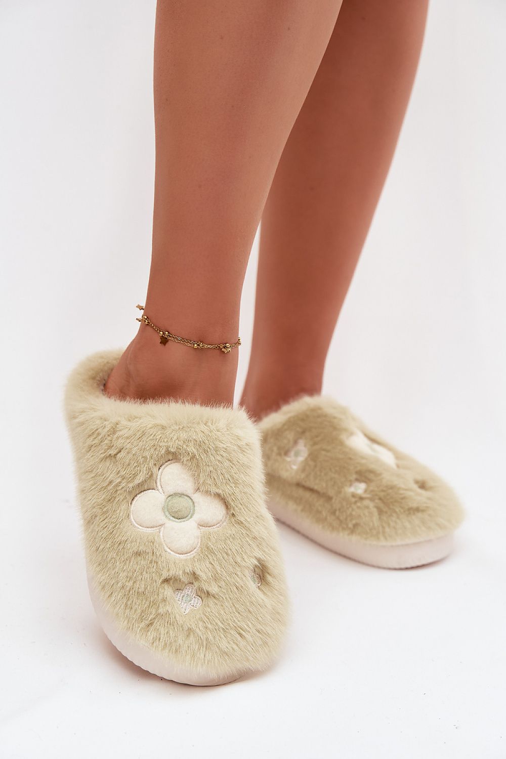  Slippers model 221502 Step in style 